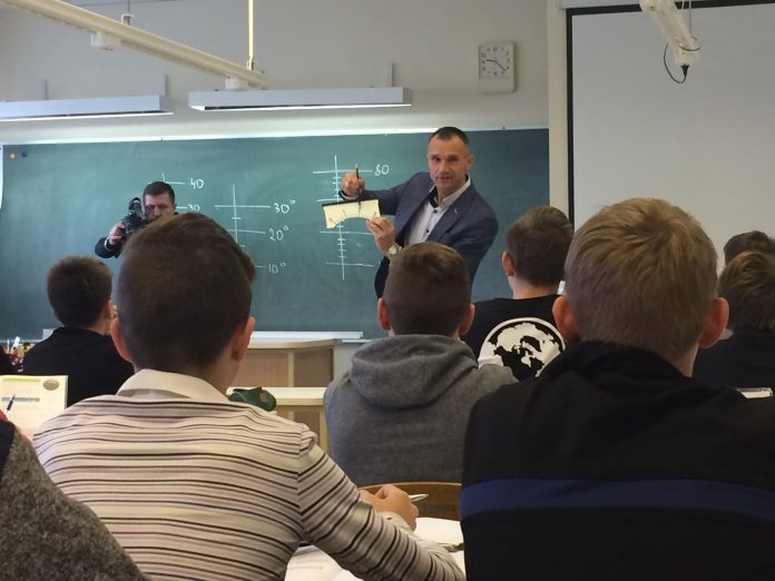 Уроки в школе