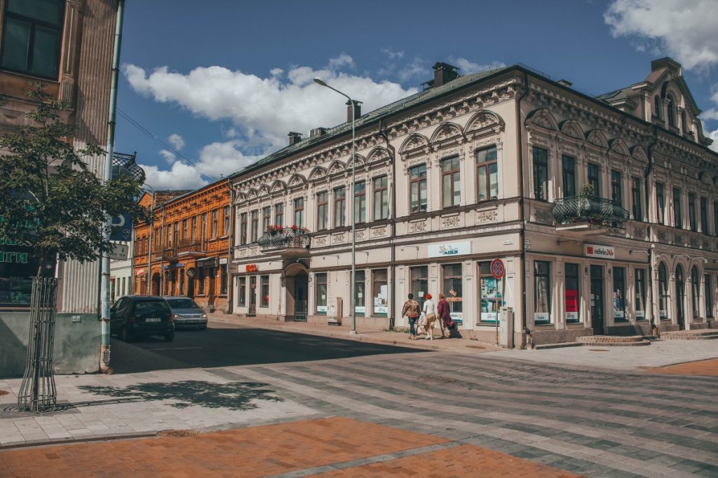 Перекрёсток улиц Ригас и Алеяс в Даугавпилсе, 28 июня 2019 года