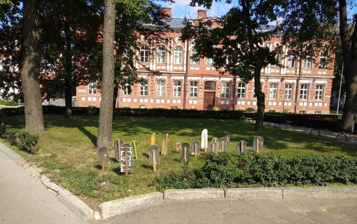 Акция в Даугавпилсе в ответ на отказ городской думы строить крытый скейт-парк. 4.08.2019 Акция в Даугавпилсе в ответ на отказ городской думы строить крытый скейт-парк. 4.08.2019