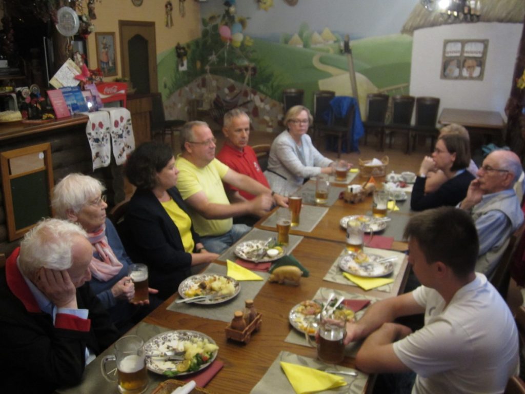 Немецко-польская делегация в "Украинской хатке" в Даугавпилсе. Фото: Вольфганг Нитшке