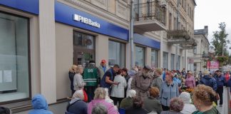 Даугавпилчане ждут открытия PNB Banka. 22 августа 2019 года