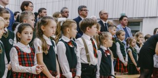 На открытии здания Польской гимназии на ул. Марияс, 1Е в Даугавпилсе. Фото: Евгений Ратков