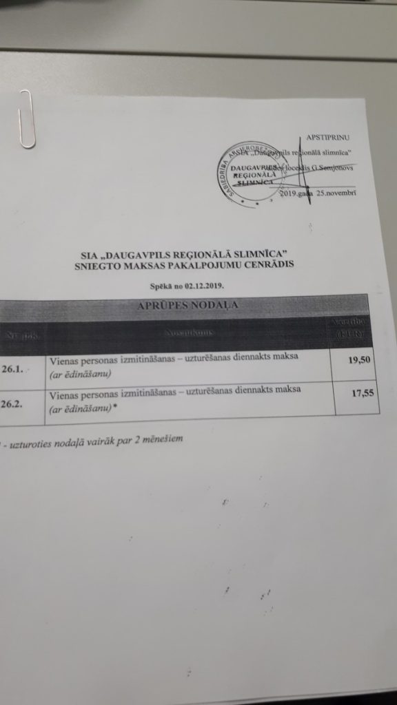 Цены на услуги Отделения по уходу в Даугавпилсской региональной больнице. Фото: Инна Плавока
