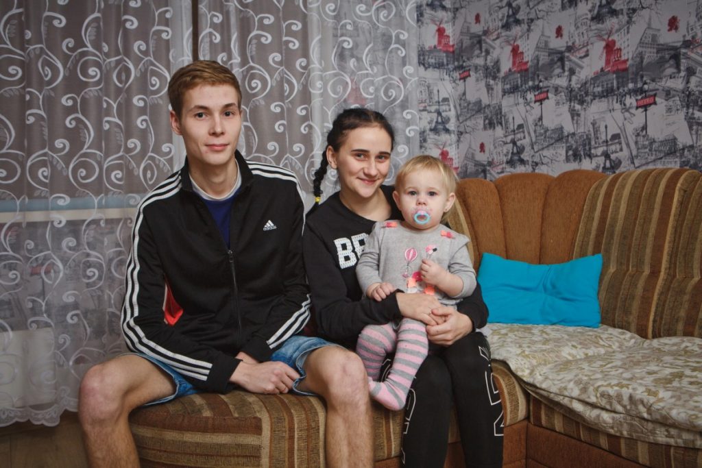 Дариус Ершов с женой Вероникой и дочкой. Фото: Сергей Соколов