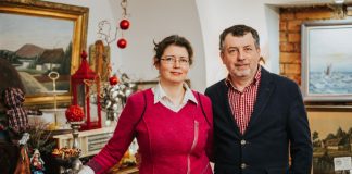 Станислав и Лариса Злобины, владельцы ретро-кафе Ēdnīca Nr.1 в Даугавпилсе. Фото: Ирина Маскаленко