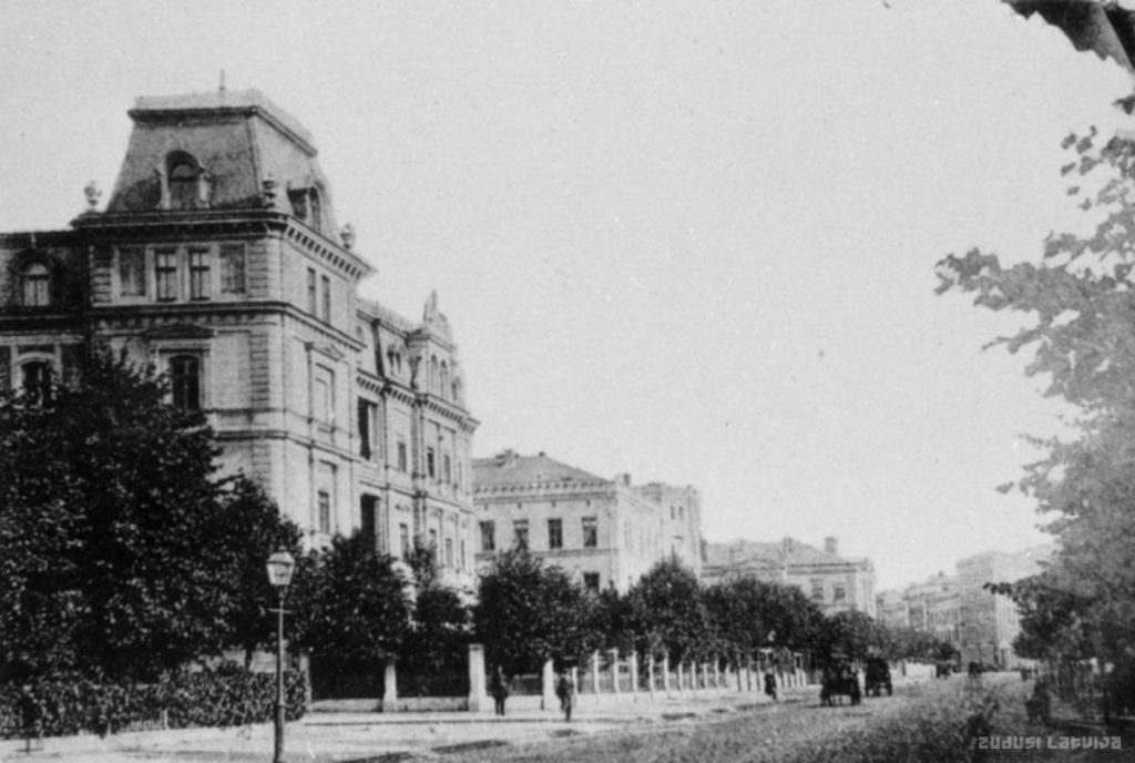 Рига, Бульвар Тотлебена, 1890-ые годы. В 20-30-ые годы 20 века здесь было посольство СССР, а с 90-х годов - посольство России. Фото: zudusilatvija.lv