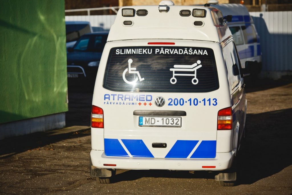 ATRAMED. Slimnieku pārvadāšana