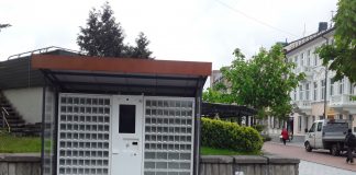 Сувенирный автомат на углу улиц Ригас и Михоэлса в Даугавпилсе. Фото: Елена Иванцова