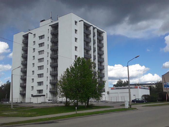 Общежитие ДУ на ул. Спорта, 6. 19 мая 2020 года. Фото: Елена Иванцова Общежитие ДУ на ул. Спорта, 6. 19 мая 2020 года. Фото: Елена Иванцова