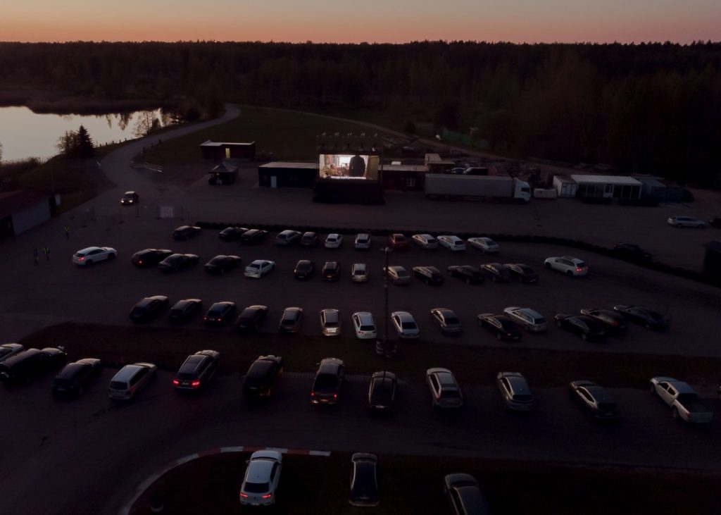 Drive-in кинотеатр в Елгаве. Фото: www.autokino.lv