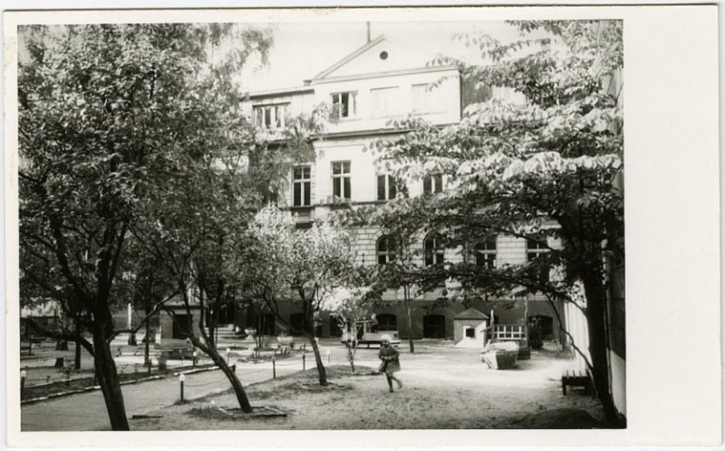 Рига, двор института Гердера. 19.. годы. Фото: www.zudusilatvija.lv
