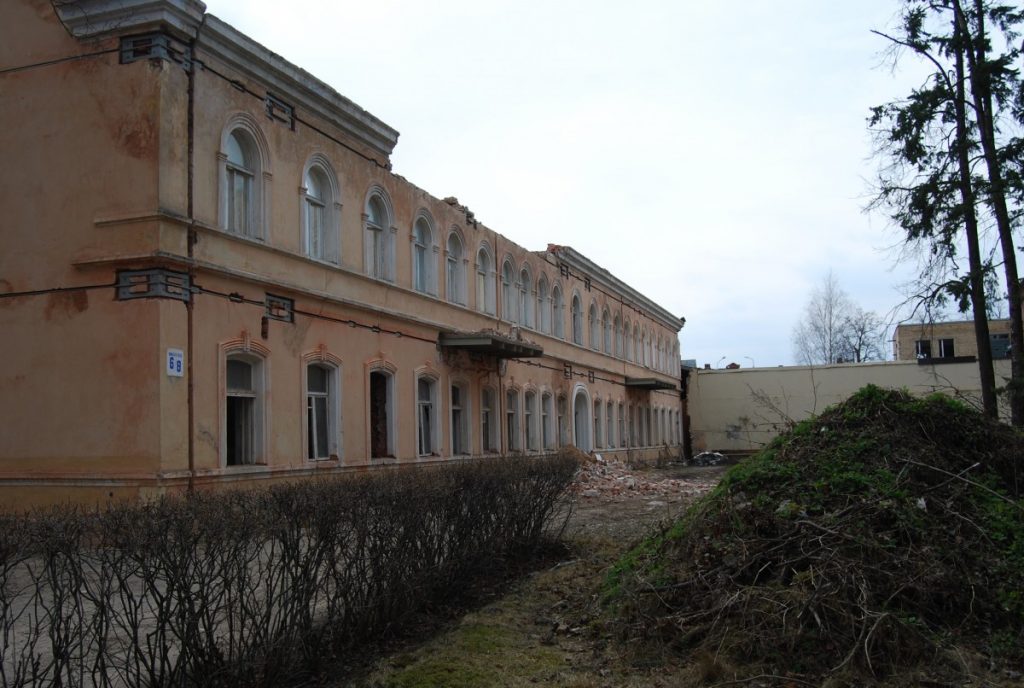 Историческое здание школы на ул. Саулес, 8 в Даугавпилсе. 2012 год. Фото: Елена Иванцова