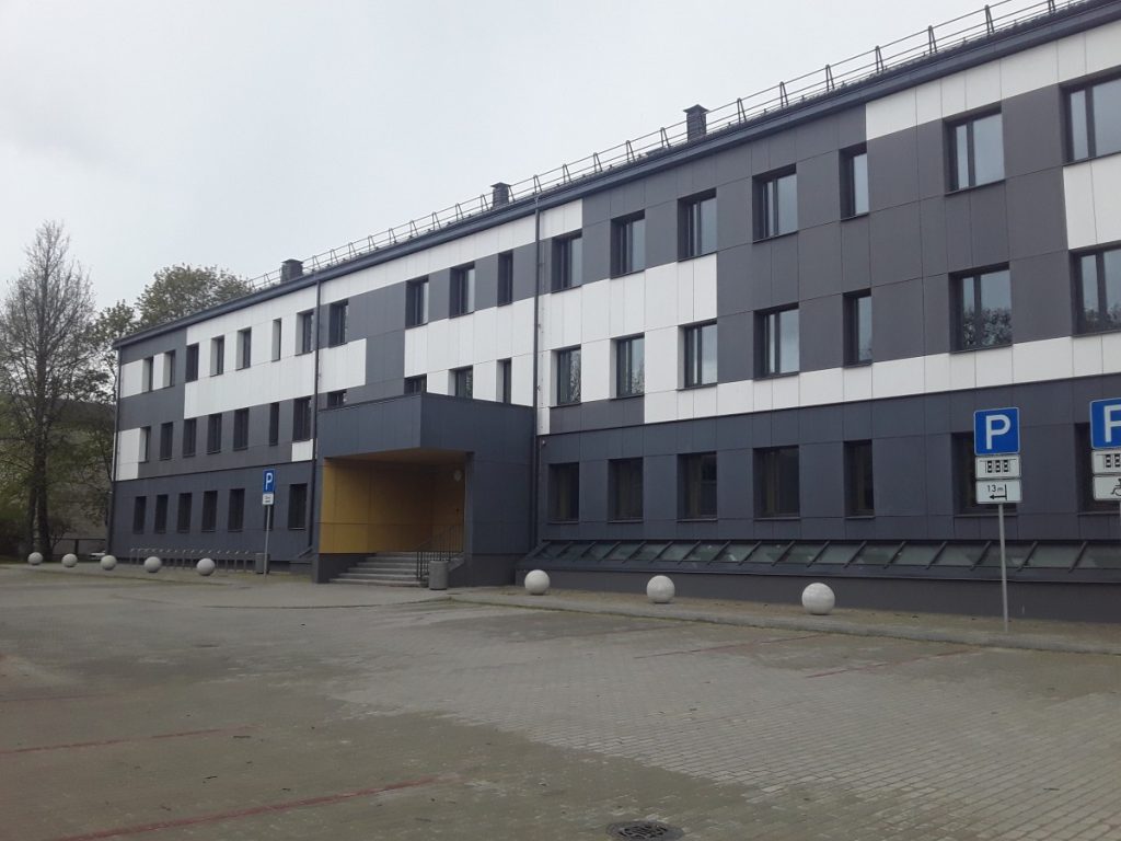 Здание реновированного студенческого общежития Академии технологий в Резекне. 17 мая 2020 года. Фото: Елена Иванцова