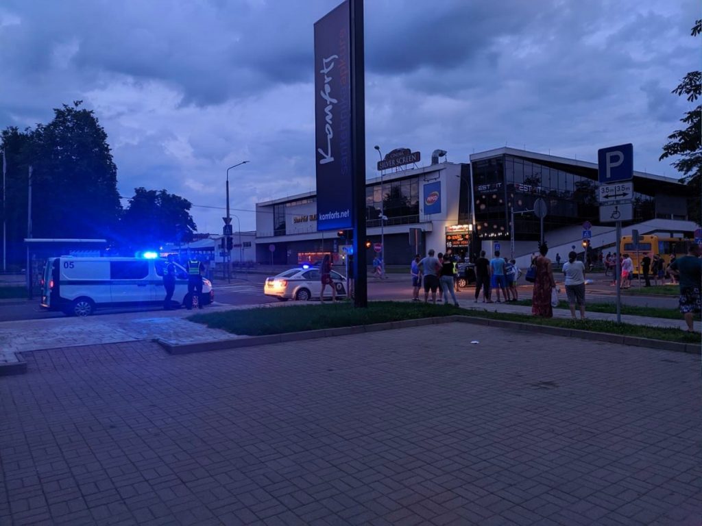 Авария на перекрёстке улиц Циетокшня и Кандавас в Даугавпилсе. 29 июня 2020 года. Фото: Евгений Ратков