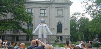 Открытие скульптуры "Медики - миру" в Риге. 16 июня 2020 года. Фото: Андрей Шаврей