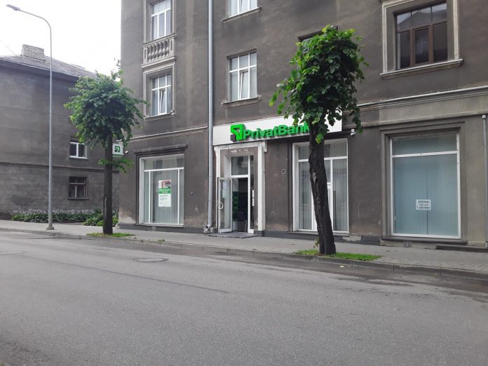 Филиал PrivatBank в Даугавпилсе. Фото: Елена Иванцова Филиал PrivatBank в Даугавпилсе. Фото: Елена Иванцова