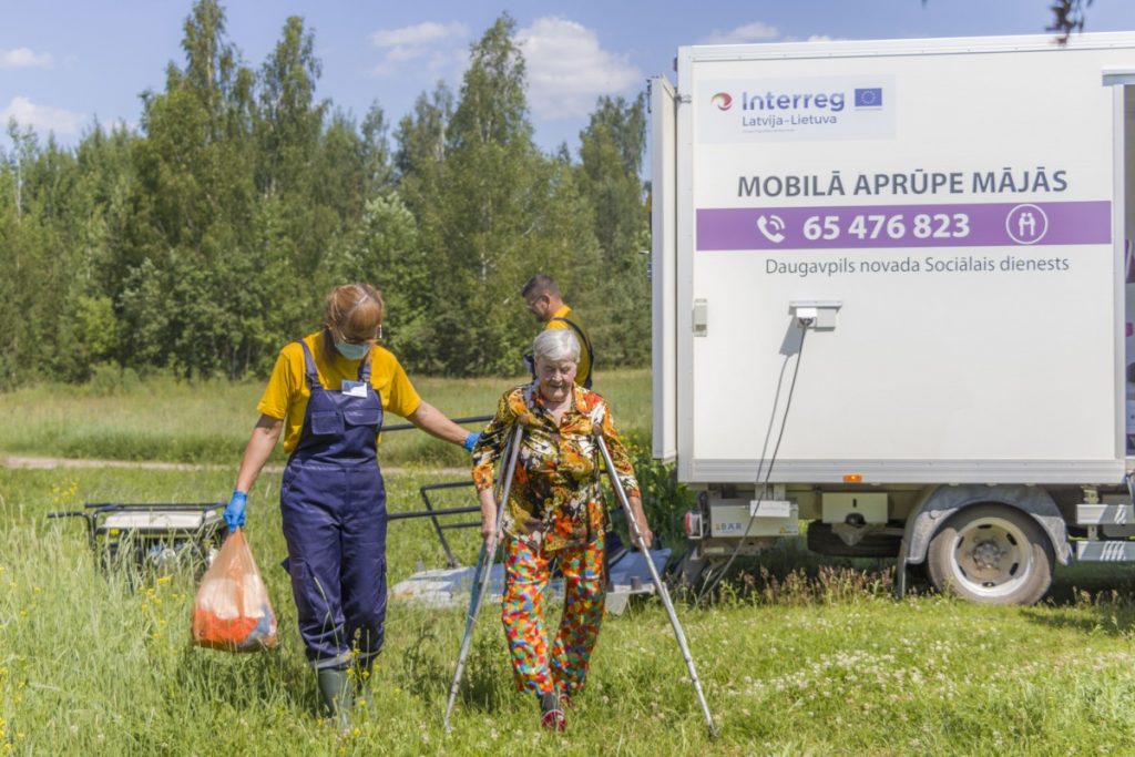 Люция Данчёнок и бригада мобильной помощи Даугавпилсского края. 25 июня 2020 года. Фото: Евгений Ратков