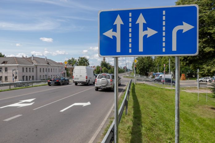 Перекрёсток улиц 18 Ноября и Виестура в Даугавпилсе. 16 июля 2020 года. Фото: Евгений Ратков Перекрёсток улиц 18 Ноября и Виестура в Даугавпилсе. 16 июля 2020 года. Фото: Евгений Ратков