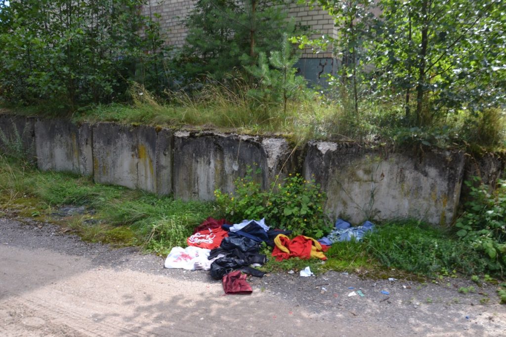 Заброшенное здание по ул. 18 Ноября, 391 в Даугавпилсе. 8 августа 2020 года. Фото: Елена Иванцова