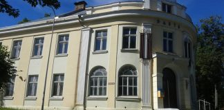 Здание бывшей почты в Лудзе на улице Латгалес. Июль, 2020 года. Фото: Елена Иванцова