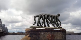 Скульптура Донатаса Моцкуса Homo democtraticus. Фото со страницы Русское вещание LTV7 на фейсбуке