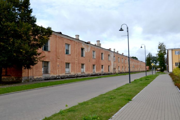 Здание по ул. Михаила в Даугавпилсской крепости. 8 сентября 2020 года. Фото: Елена Иванцова