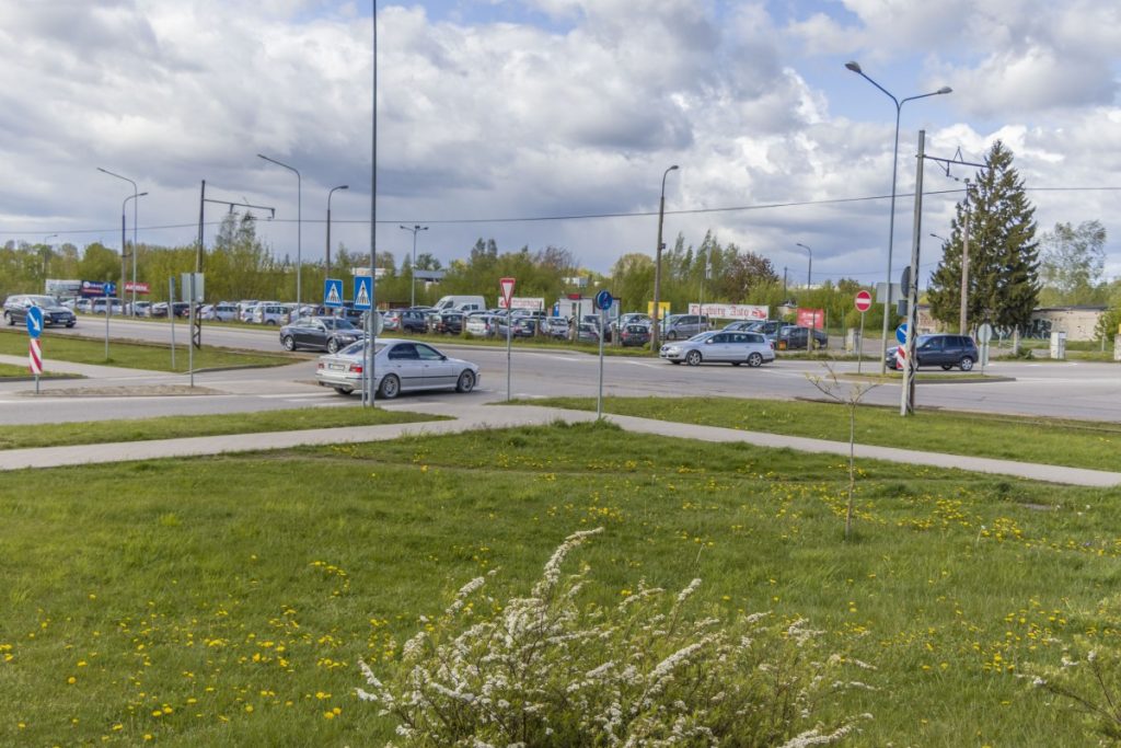 Перекрёсток улиц Виенибас, Балву и Циетокшня. 20 мая 2020 года. Фото: Евгений Ратков