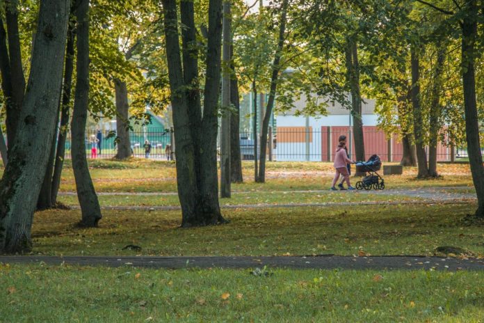 Парк Айзпилсетас в Даугавпилсе. 30 сентября 2020 года. Фото: Евгений Ратков