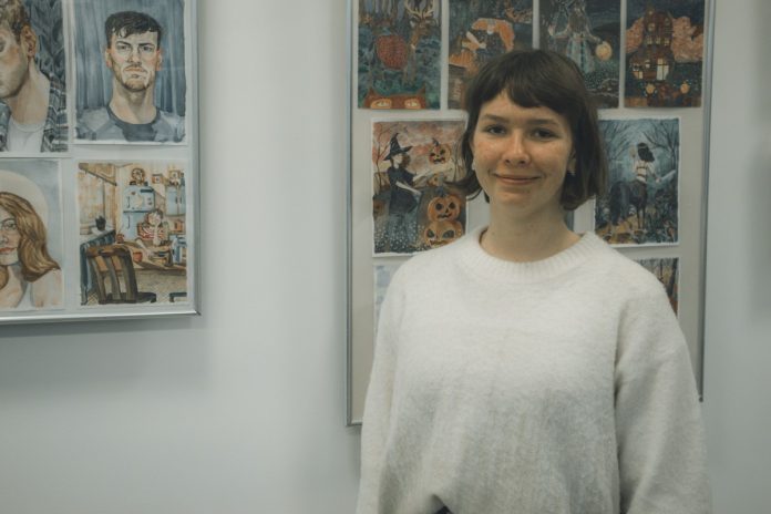 Полина Тимофеева на своей первой персональной выставке. Даугавпилс, 12 ноября 2020 года. Фото: Евгений Ратков Полина Тимофеева на своей первой персональной выставке. Даугавпилс, 12 ноября 2020 года. Фото: Евгений Ратков
