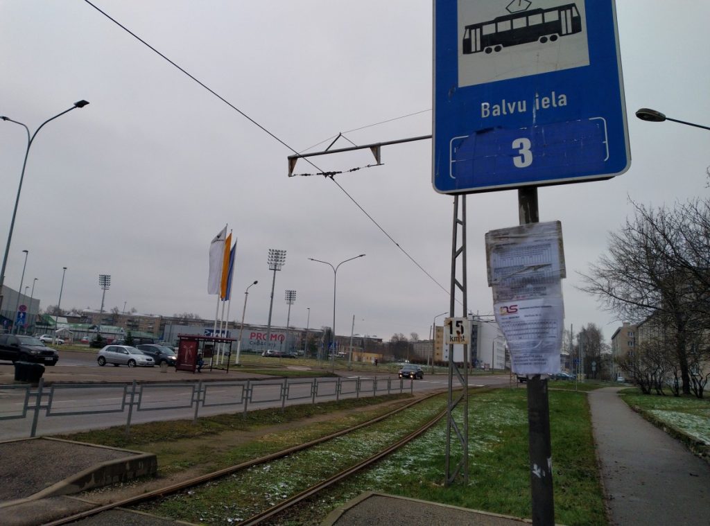 Остановка "Улица Балву" в Даугавпилсе. 1 декабря 2020 года. Фото: Елена Иванцова