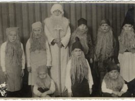 Дети офицеров Даугавпилсской крепости, новогодний утренник, 1930 год. Фото: zudusilatvija.lv