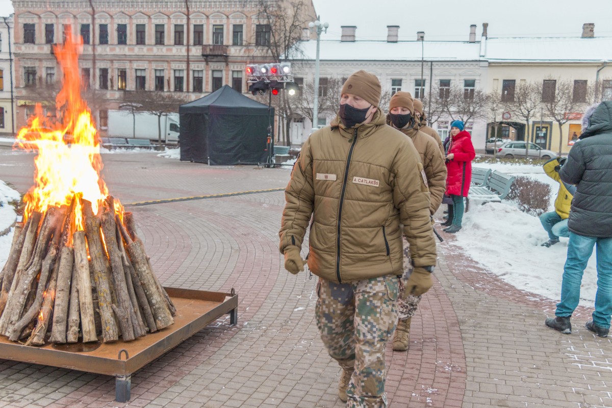 Символический костёр баррикад в Даугавпилсе. 20 января 2021 года. Фото: Евгений Ратков