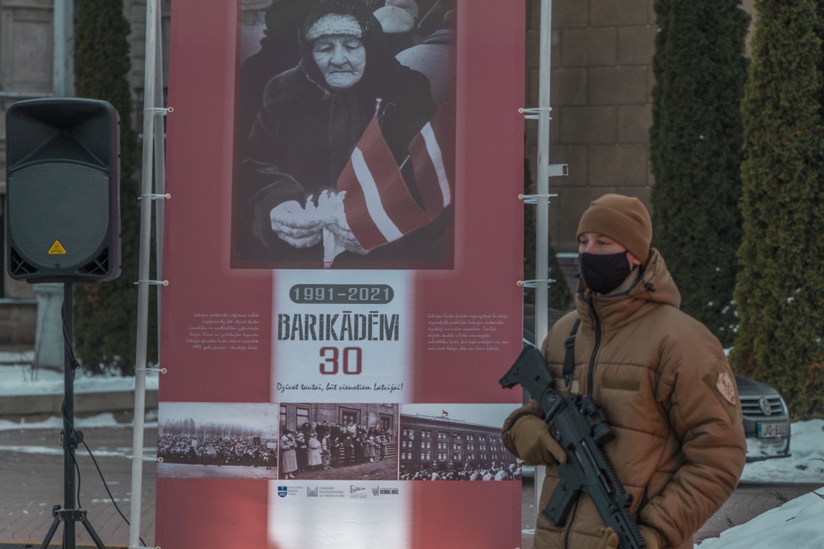 Символический костёр баррикад в Даугавпилсе. 20 января 2021 года. Фото: Евгений Ратков