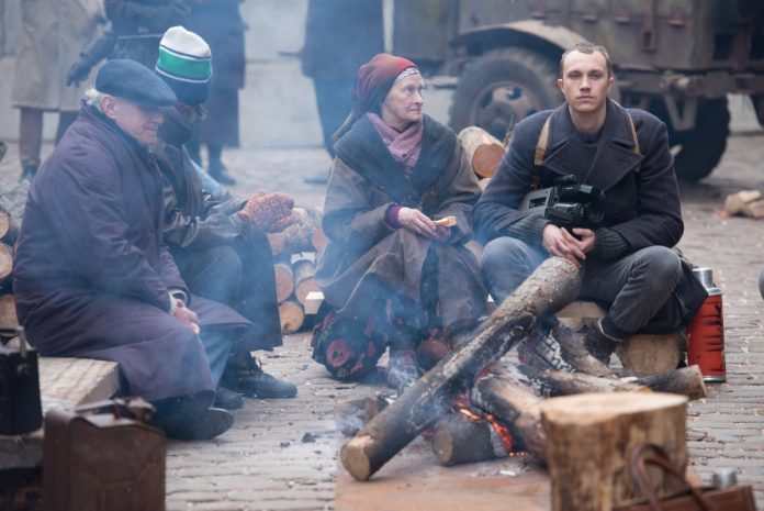 Съёмки фильма Виестурса Кайришса "Январь". Фото со страницы Latvijas Republikas Saeima на фейсбуке