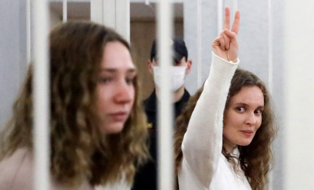 Дарья Чульцова (слева) и Катерина Бахвалова. Фото EPA/TACC