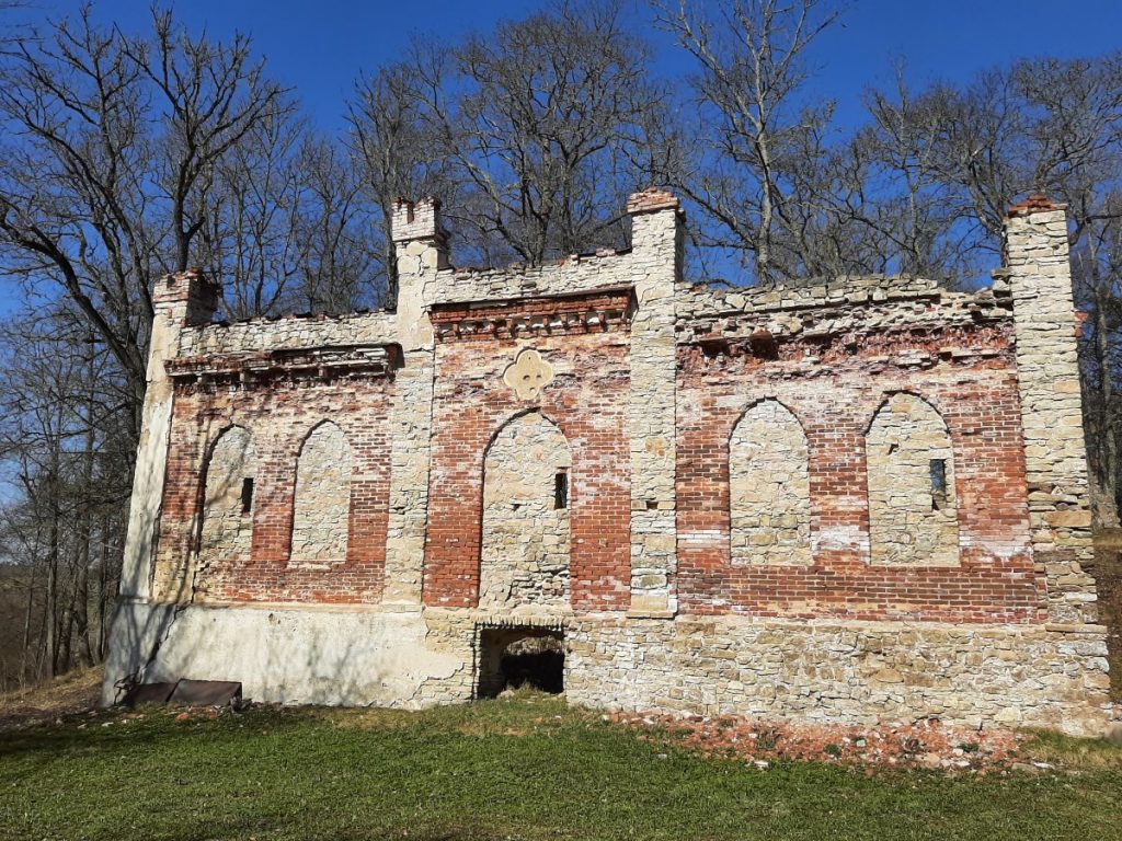 Руины Гауйиенского замка