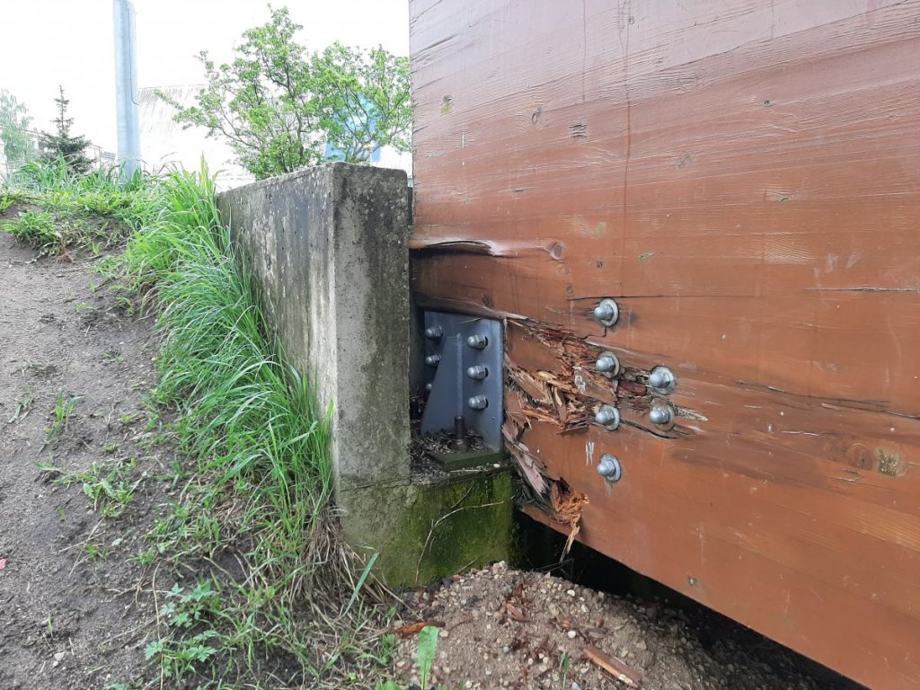 Мост в Сквере около Олимпийского центра в Даугавпилсе, май 2021 года. Фото: Елена Чурсина