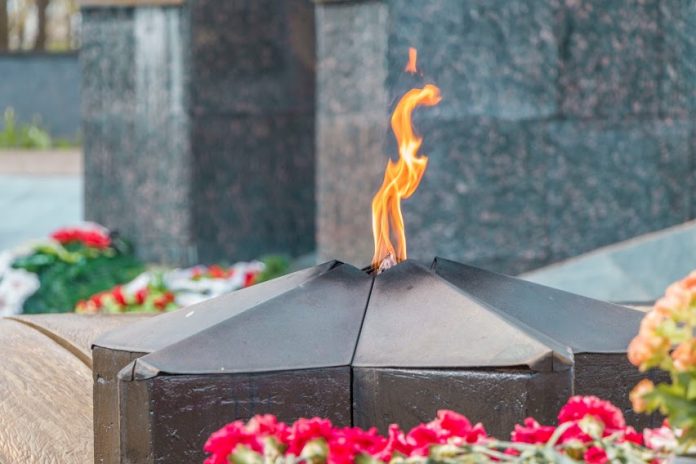 Мемориал в парке Дубровина в Даугавпилсе. 5 мая 2021 года. Фото: Евгений Ратков Мемориал в парке Дубровина в Даугавпилсе. 5 мая 2021 года. Фото: Евгений Ратков