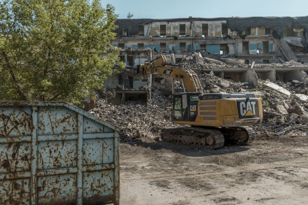 Здание бывшего общежития ЛРЗ в Даугавпилсе. 9 июля 2021 года. Фото: Евгений Ратков