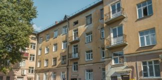 Тлен и брен. Почему важно звонить родным, живущим в одиночестве В одной из квартир дома по адресу ул. Имантас, 11 умерла пожилая женщина, но обнаружилось это не сразу, а только когда по дому распространился запах... Фото: Евгений Ратков