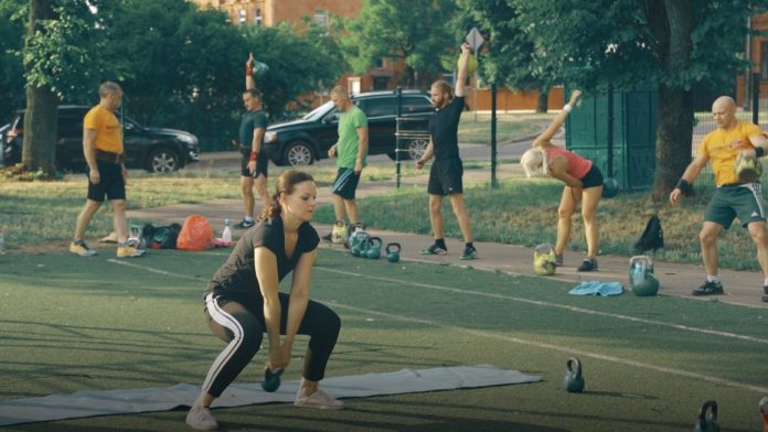 Тренировка в «Kettlebell Fit Daugavpils». Скриншот с видео