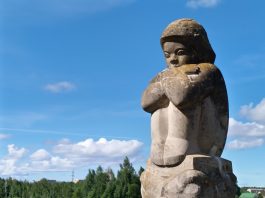 «Мальчик Коля». Удивительная история скульптуры и её прототипа Скульптура Елены Волковой "Мальчик Коля". Фото Елены Иванцовой