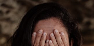 Жителей Латвии опрашивают о личной безопасности и возможном применении насилия Насилие. Фото: Eternal Happiness, pexels.com