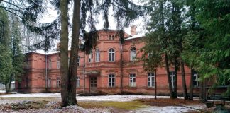 Территория бывшего санатория "Межциемс" в Даугавпилсе. 27 ноября 2021 года. Фото: Елена Иванцова