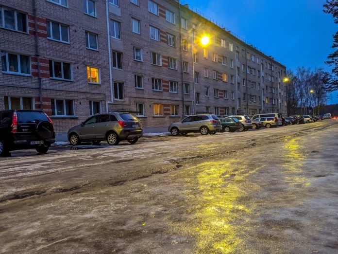 Гололёд в Даугавпилсе. 5 января 2022 года. Фото: Евгений Ратков Гололёд в Даугавпилсе. 5 января 2022 года. Фото: Евгений Ратков