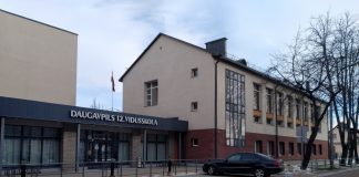 12-я средняя школа в Даугавпилсе. 25 февраля 2022 года. Фото Елены Иванцовой