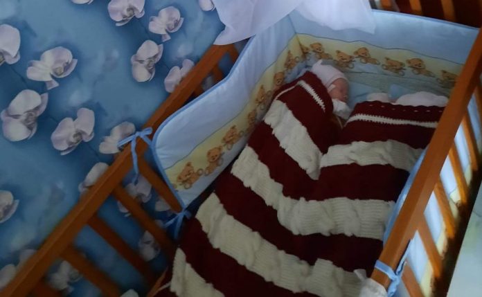 Двойняшки Габриэла и Мия. Через три недели после своего рождения сестички остались без мамы. 26-летняя Валерия умерла от коронавируса. Фото из личного архива семьи Максима Гутковского