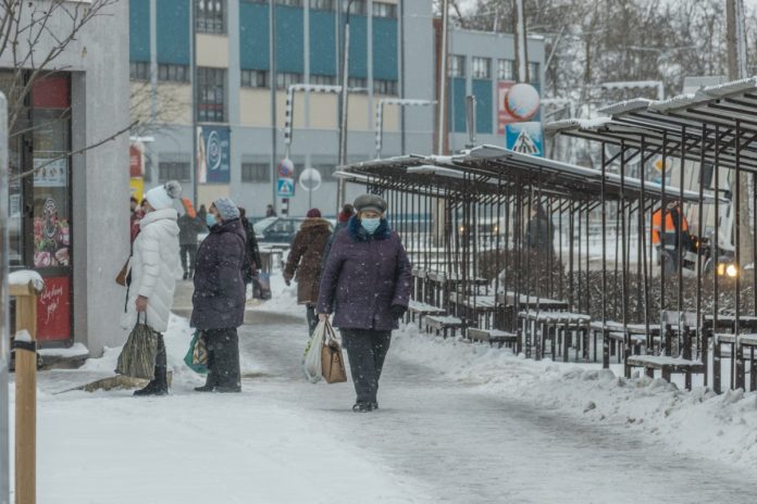 Улица Валкас в Даугавпилсе (рынок на Кожзаводе). 31 января 2021 года. Фото: Евгений Ратков