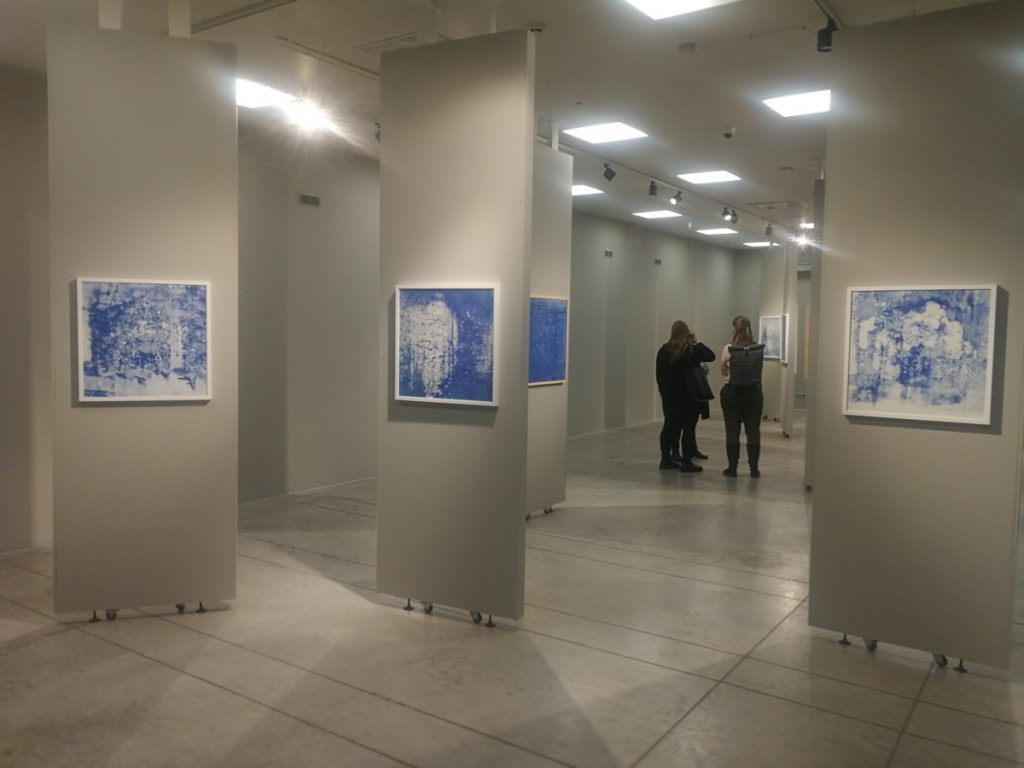 Выставка Мариса Чачки "Невротропинки" (Neirotaciņas) в Рижской художественной галерее. 18 февраля 2022 года. Фото: Андрей Шаврей