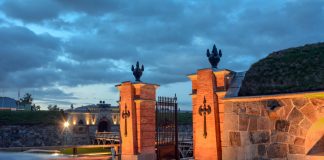 31 октября Даугавпилсская крепость приглашает на Ночь легенд Источник: Visitdaugavpils.lv, Даугавпилсская крепость, мостик)